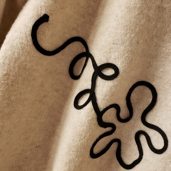 NWT! ITALIAN IMPORT Elegant Cream Sweater with Black, Diamond & Pearl Accents - Picture 3 of 4